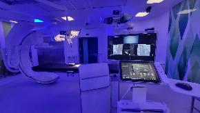 Sala ibrida illuminata