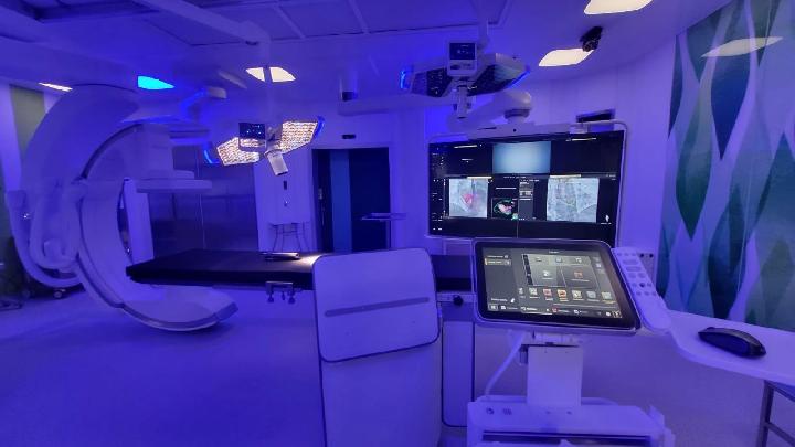 Sala ibrida illuminata